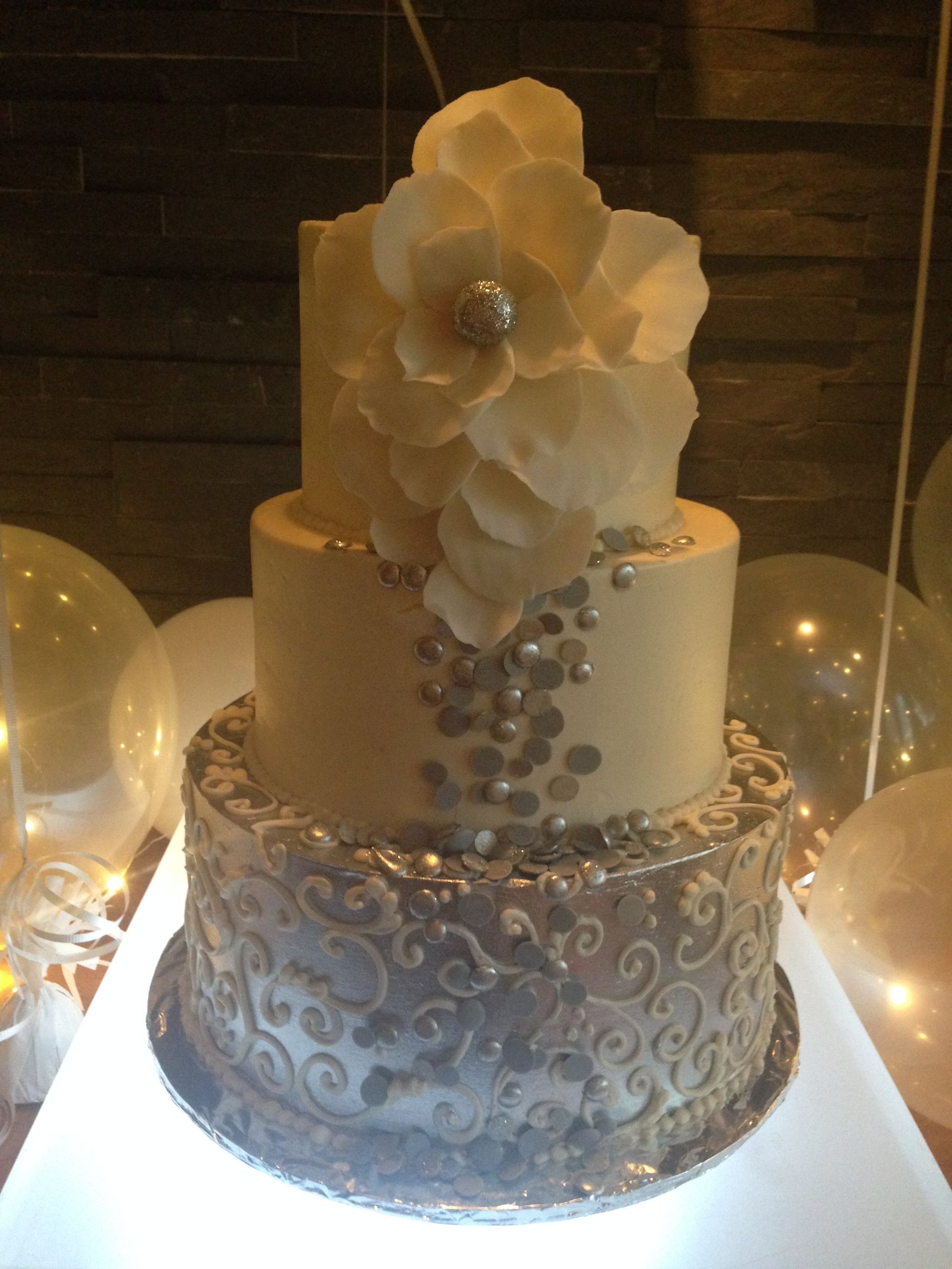 Best Custom Anniversary Cakes Gateaux Denver, Colorado near me